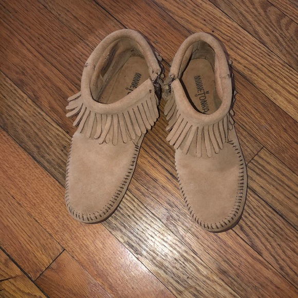 Minnetonka Women's Concho Feather Moccasins Size 7 - Picture 2 of 8